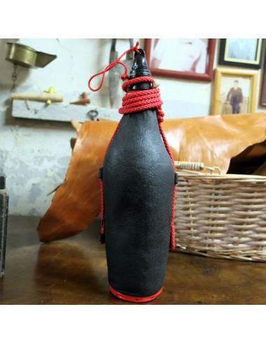 Bota de Vino de Pez en forma de Botella AUTÉNTICA PIEL DE CABRA