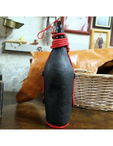 Bota de Vino de Pez en forma de Botella AUTÉNTICA PIEL DE CABRA