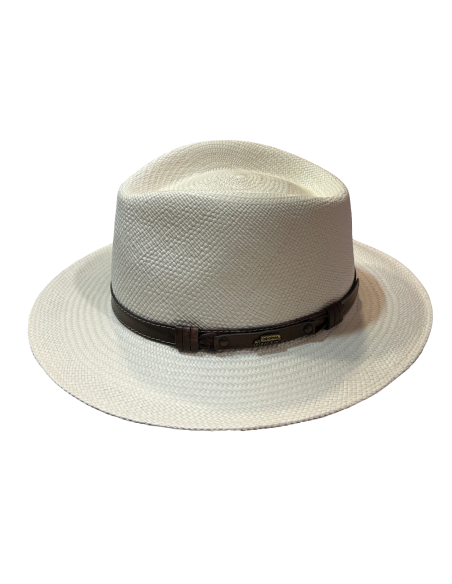 sombrero panamá con correa de cuero